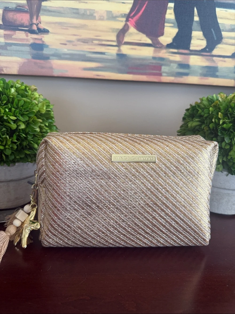 VINCE CAMUTO 💄IRIDESCENT GOLD-TONE COSMETIC BAG💄 WITH TASSEL CHARMS 🌟NWT🌟